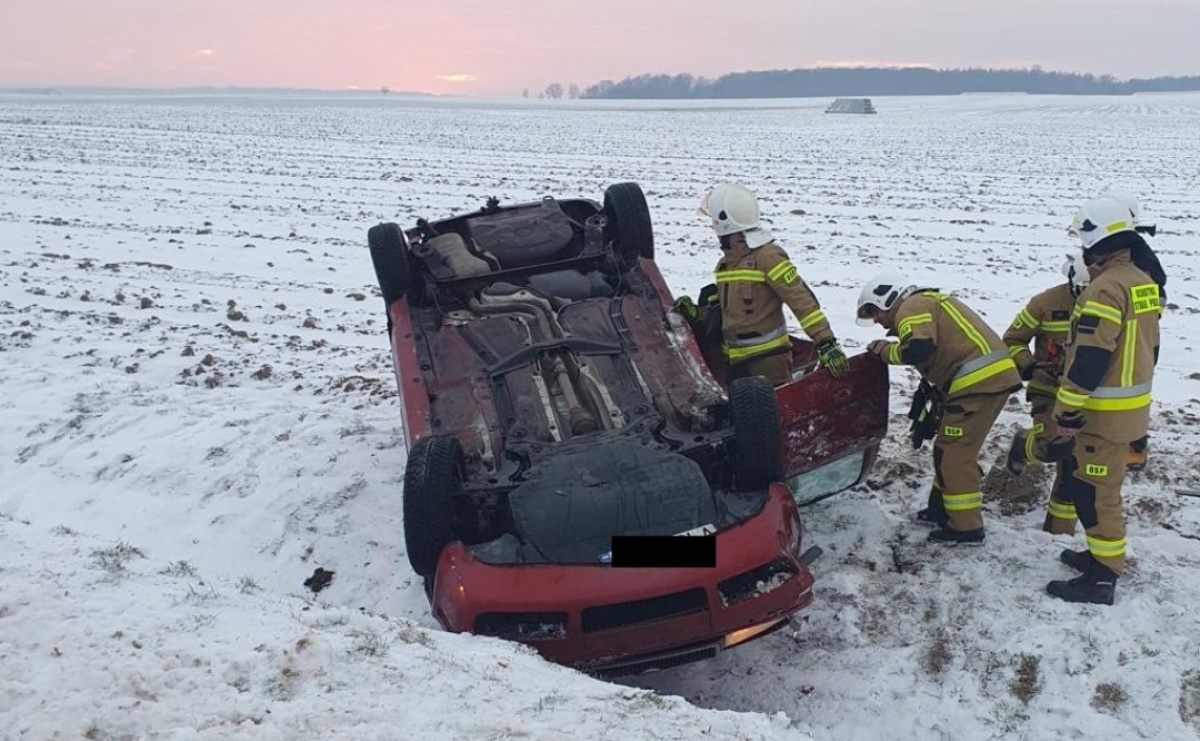 Dachowanie skody na trasie Tworków-Hać - Serwis informacyjny z Raciborza - naszraciborz.pl