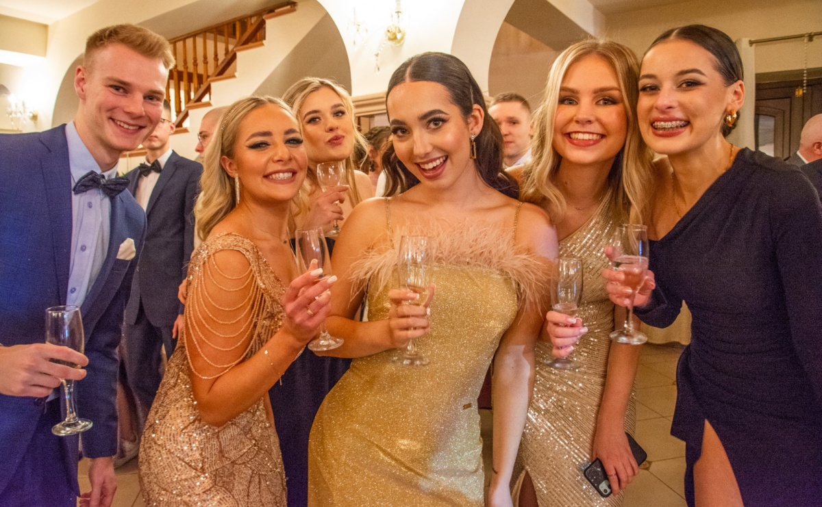 II LO bawi się na studniówce w Rogowie [FOTO i WIDEO] - Serwis informacyjny z Raciborza - naszraciborz.pl