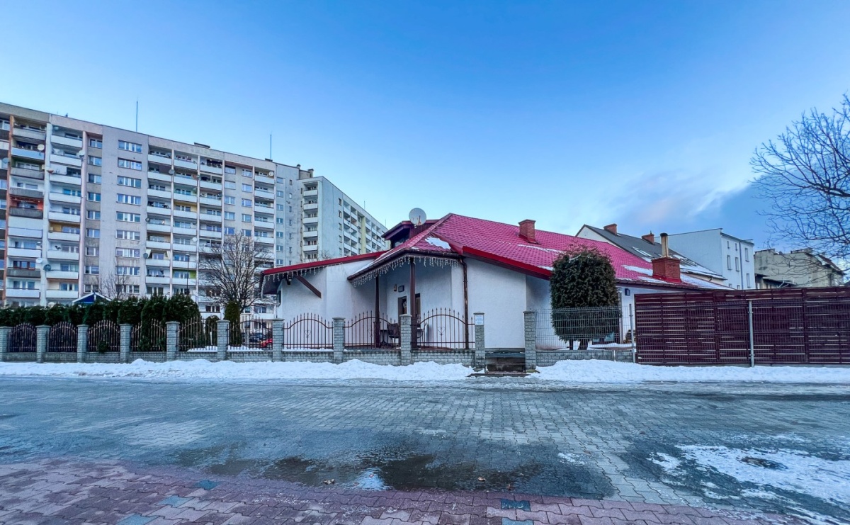 Znana raciborska restauracja wystawiona na sprzedaż. Właściciele zapewniają, że działa i będzie działać normalnie - Serwis informacyjny z Raciborza - naszraciborz.pl