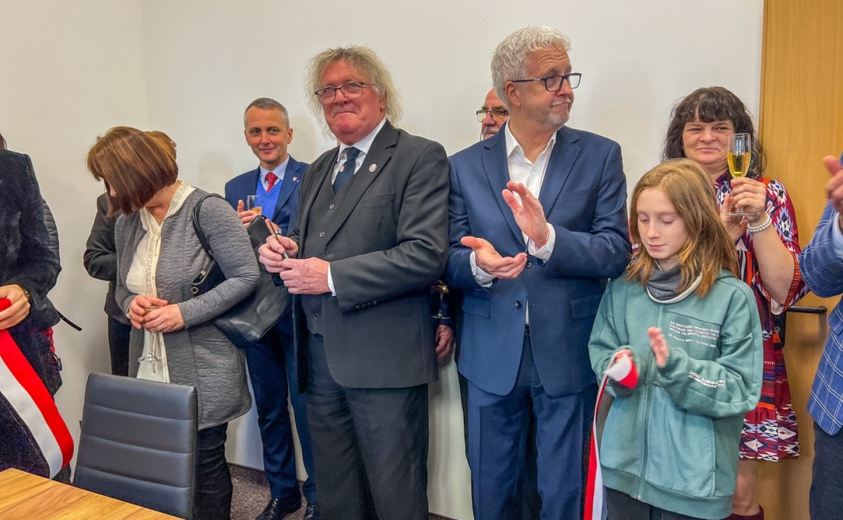 Senator Henryk Siedlaczek oficjalnie otworzył swoje biuro. Przyjechał wicemarszałek Senatu - Serwis informacyjny z Raciborza - naszraciborz.pl