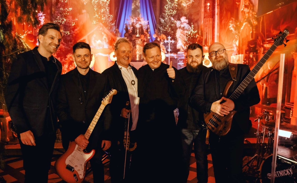 Zespół Bartnicky pięknie kolędował w Kietrzu! - Serwis informacyjny z Raciborza - naszraciborz.pl