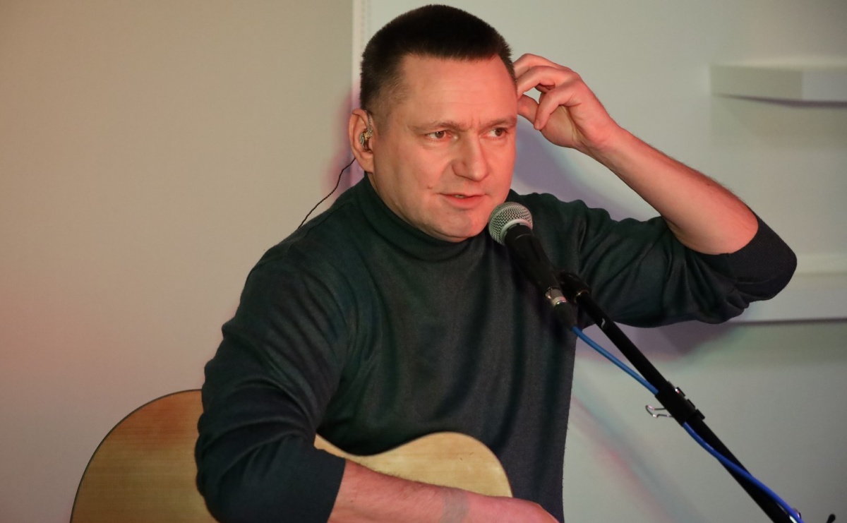 Co słychać na raciborskim podwórzu? Andrzej Migus wystąpił w raciborskiej bibliotece - Serwis informacyjny z Raciborza - naszraciborz.pl