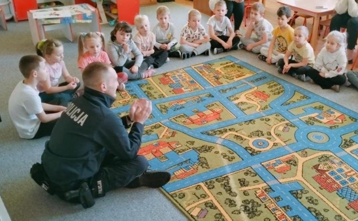 Dzielnicowi na spotkaniu w ramach akcji Bezpieczne ferie - Serwis informacyjny z Raciborza - naszraciborz.pl