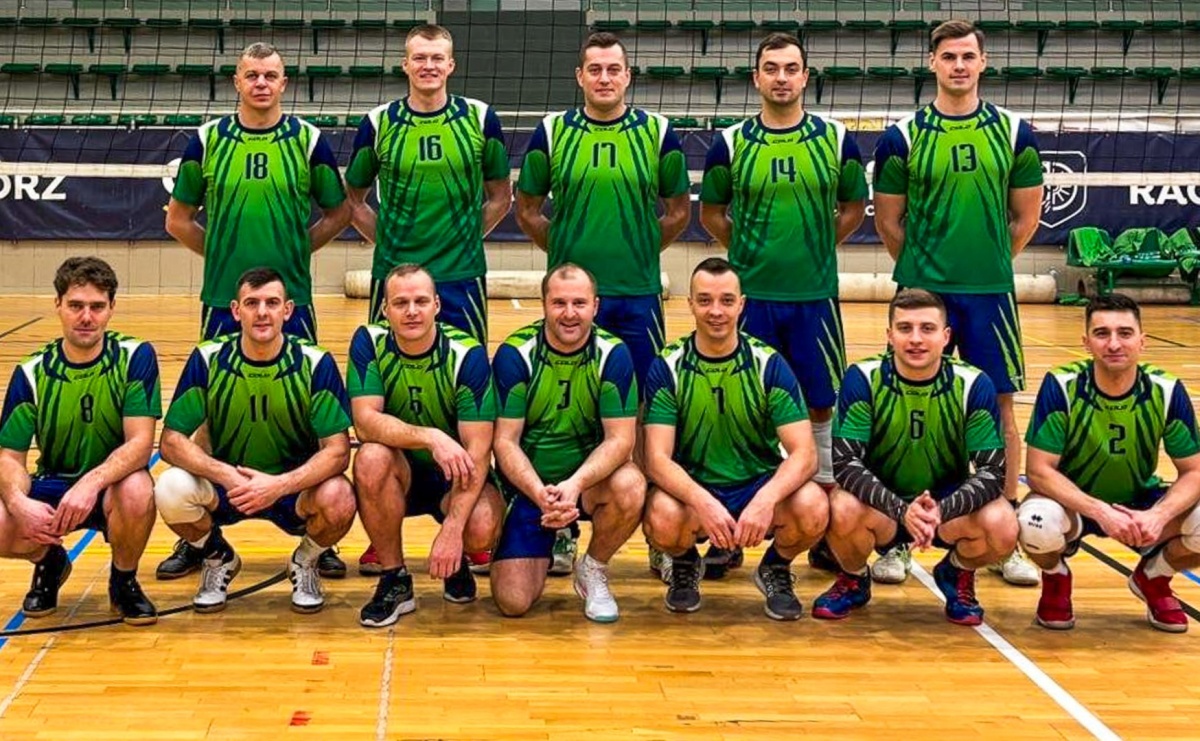 Policjanci zorganizowali zmagania pod siatką. Wygrali strażacy - Serwis informacyjny z Raciborza - naszraciborz.pl