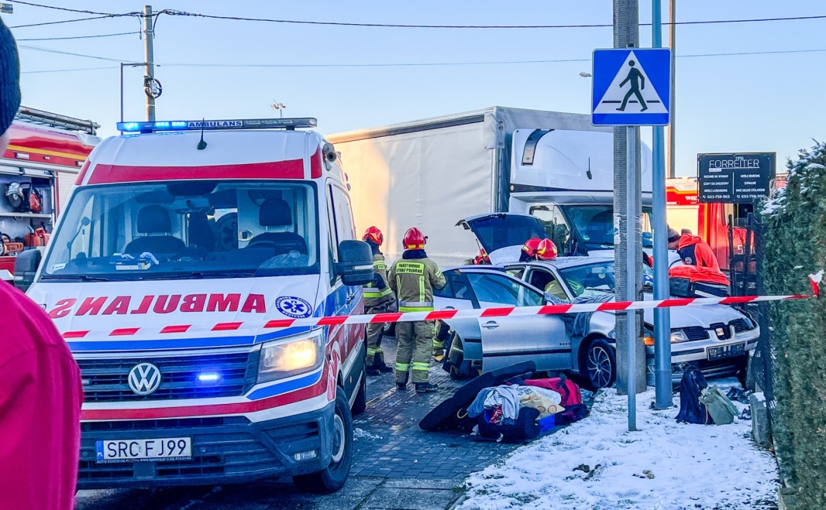 Groźne zderzenie na skrzyżowaniu Siwonia-Cecylii - Serwis informacyjny z Raciborza - naszraciborz.pl