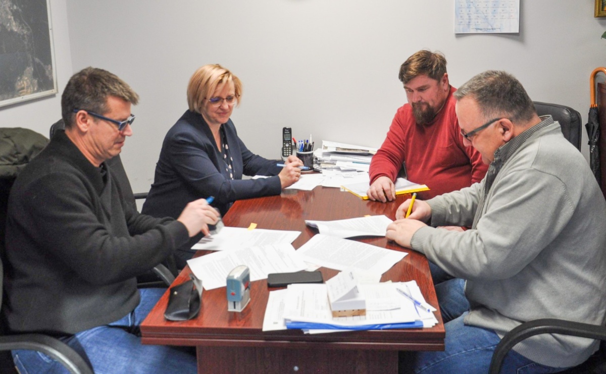 W Kuźni Raciborskiej przy magistracie powstaje parking - Serwis informacyjny z Raciborza - naszraciborz.pl