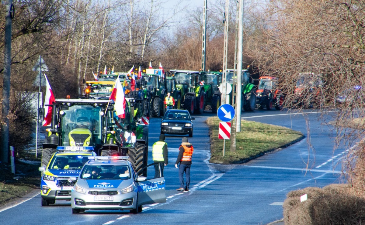 Głód poczujesz, rolnika uszanujesz. Ponad setka maszyn wyjechała na DK 45 [FOTO i WIDEO] - Serwis informacyjny z Raciborza - naszraciborz.pl