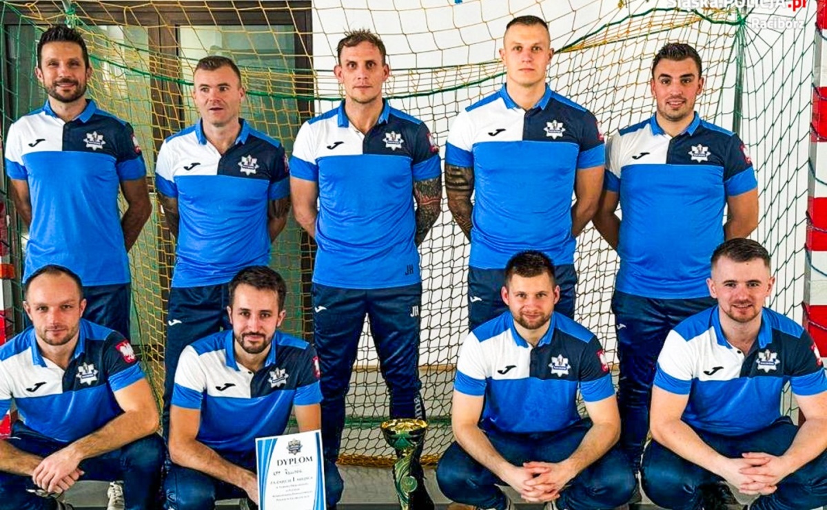 Futboliści raciborskiej komendy wygrali w Głubczycach - Serwis informacyjny z Raciborza - naszraciborz.pl
