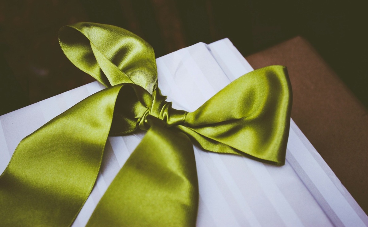 Wysyłanie prezentów na odległość: kreatywne pomysły na niespodzianki - Serwis informacyjny z Raciborza - naszraciborz.pl