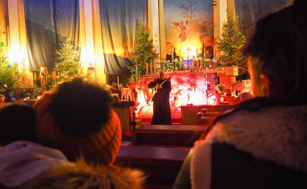 Kolędowanie dla dzieci w kościele NSPJ - Serwis informacyjny z Raciborza - naszraciborz.pl