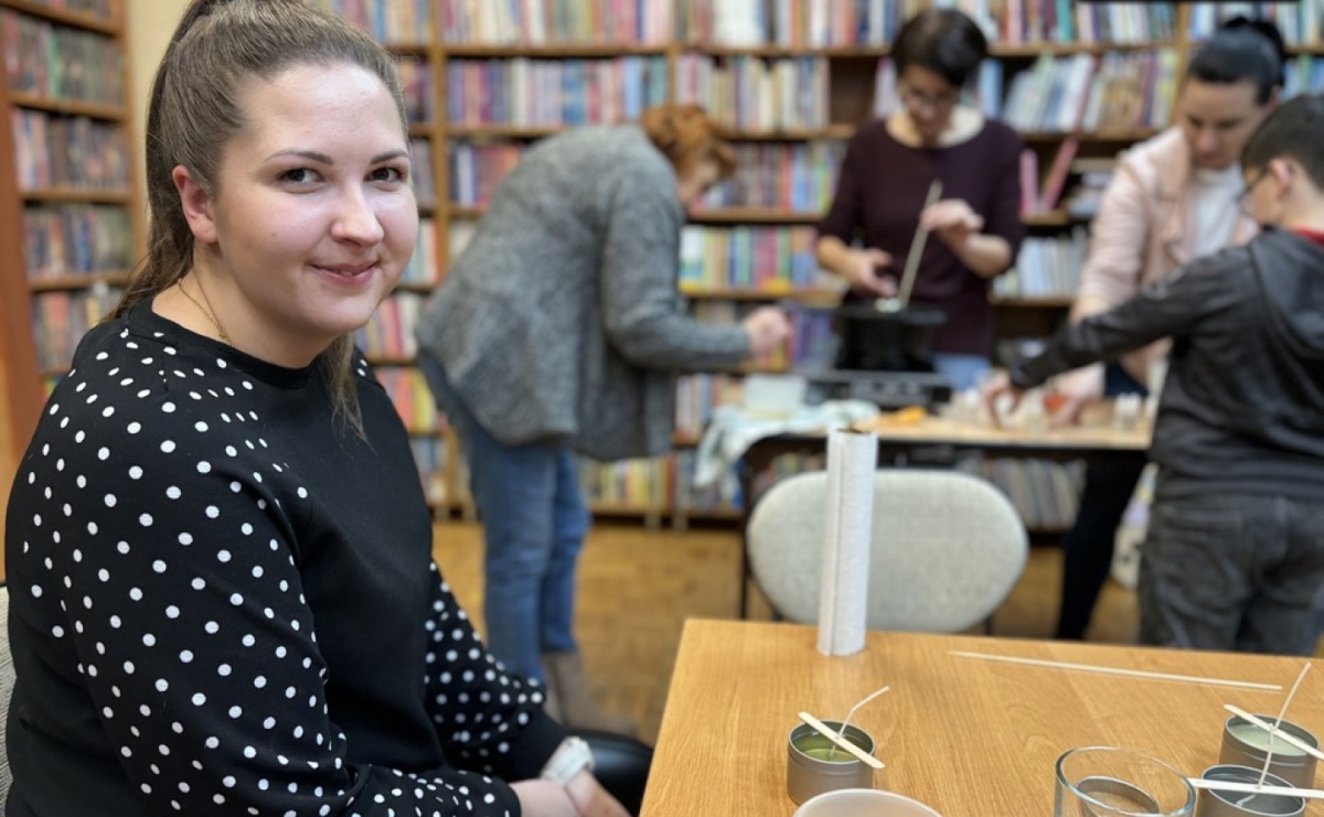 Warsztaty świec sojowych w bibliotece w Ocicach - Serwis informacyjny z Raciborza - naszraciborz.pl