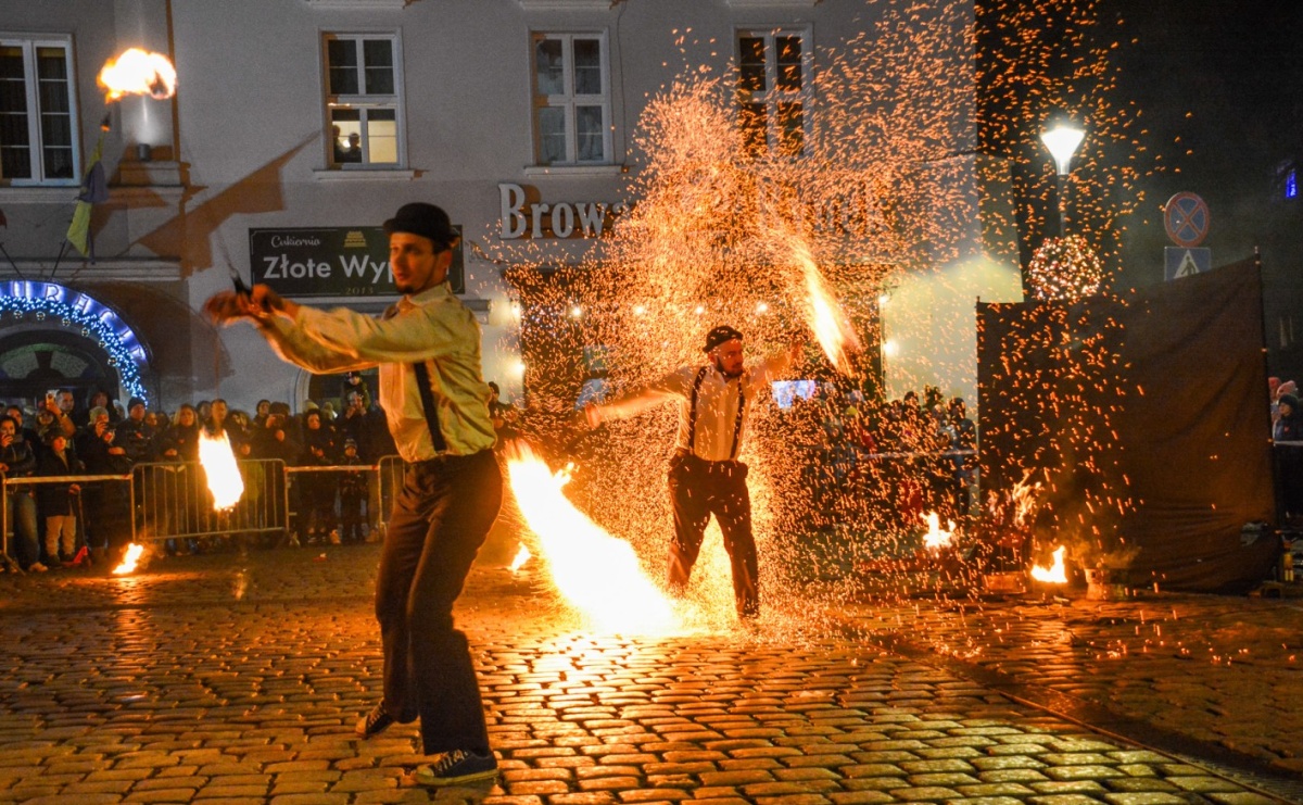 Światełko do nieba z Teatrem Ognia Enigma [FOTO i WIDEO] - Serwis informacyjny z Raciborza - naszraciborz.pl