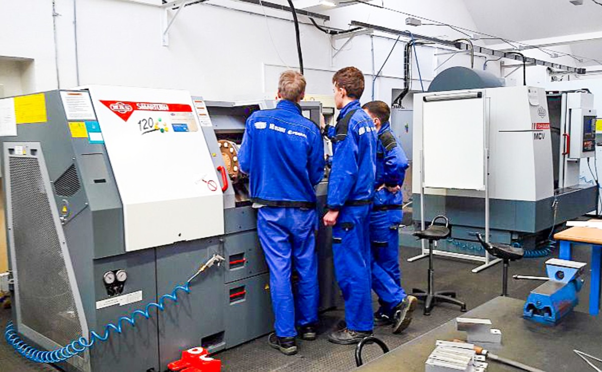 Ferie z Erasmusem. Uczniowie Mechanika na praktyce zagranicznej - Serwis informacyjny z Raciborza - naszraciborz.pl