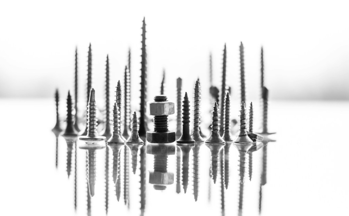 Kotwy, kołki i śruby – Podstawy zastosowań elementów mocujących - Serwis informacyjny z Raciborza - naszraciborz.pl