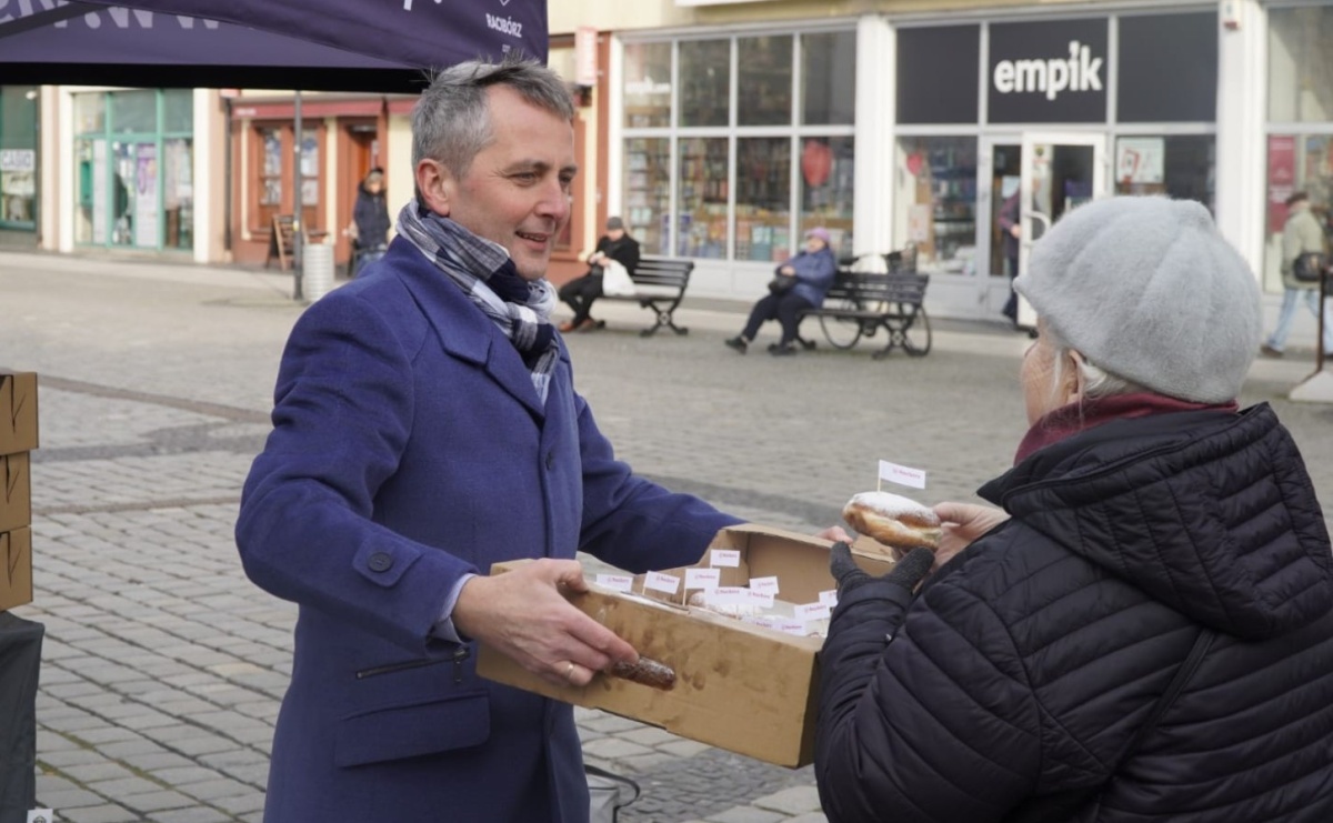 Dariusz Polowy będzie rozdawał pączki - Serwis informacyjny z Raciborza - naszraciborz.pl