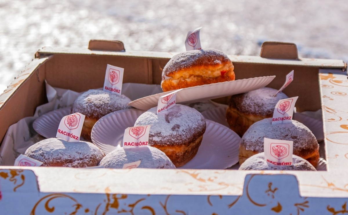Prawo.pl: pracownik nie zapłaci podatku za pączki ze szwedzkiego stołu - Serwis informacyjny z Raciborza - naszraciborz.pl