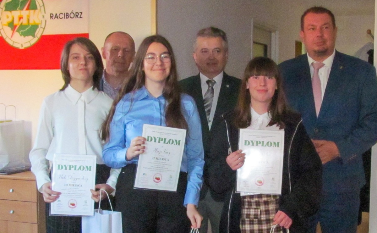 Poznajemy ojcowiznę. W PTTK w Raciborzu podsumowano konkurs - Serwis informacyjny z Raciborza - naszraciborz.pl