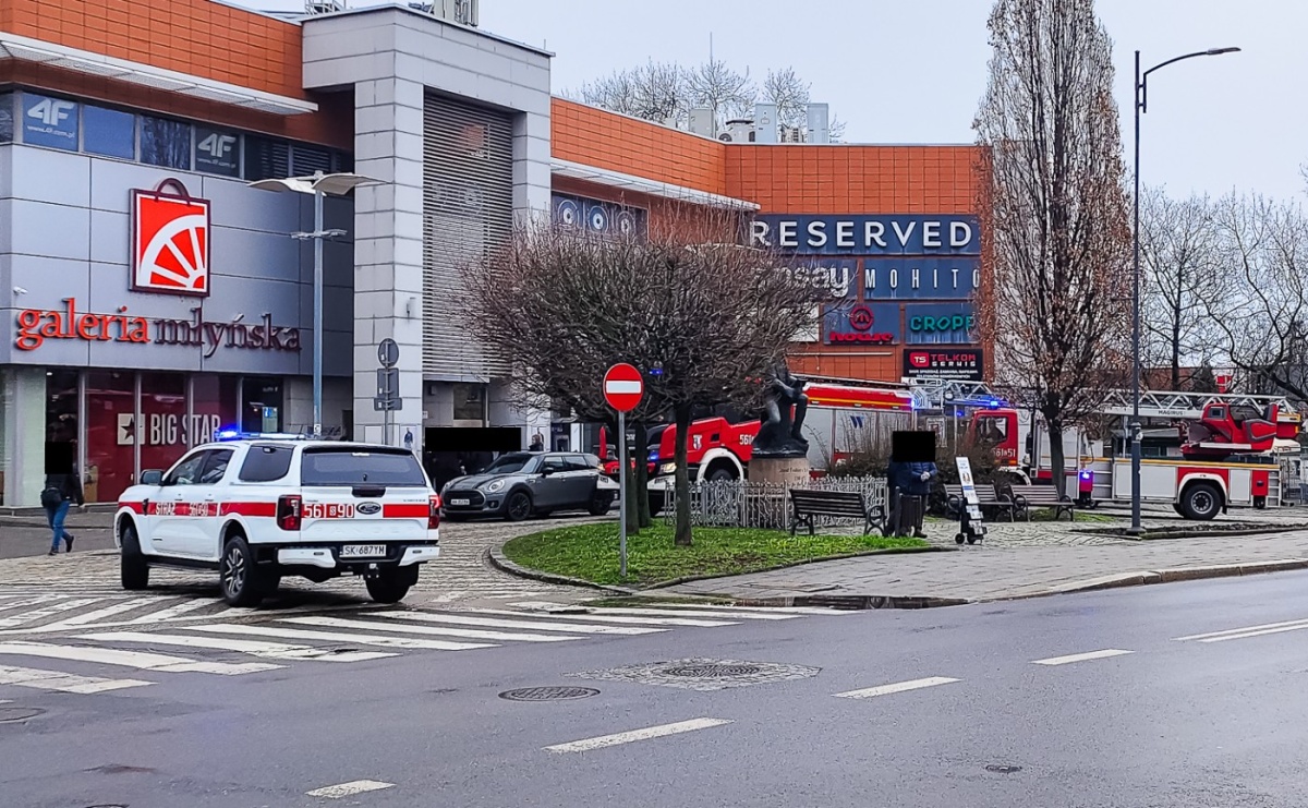 Pięć zastępów w akcji przy Mickiewicza [FOTO] - Serwis informacyjny z Raciborza - naszraciborz.pl