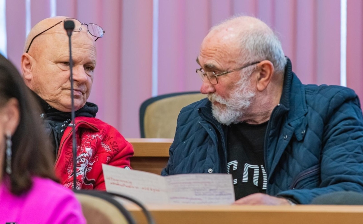 Hałas, smród i brud. Mieszkańcy Ostroga przyszli ze skargą do radnych - Serwis informacyjny z Raciborza - naszraciborz.pl