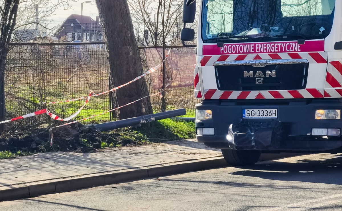 Zasnął za kierownicą i skosił latarnię - Serwis informacyjny z Raciborza - naszraciborz.pl