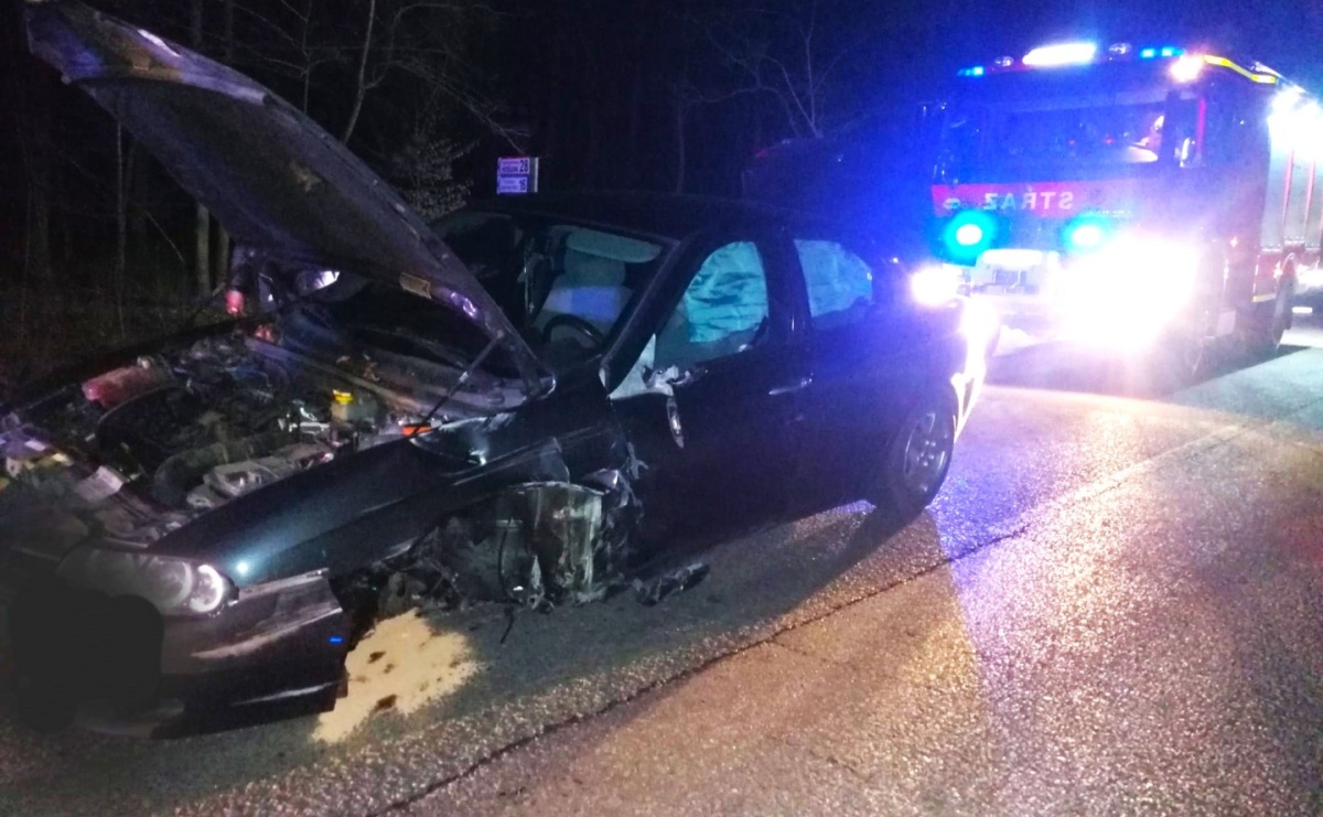 Alfa romeo i dostawcze IVECO zderzyły się w Kuźni Raciborskiej - Serwis informacyjny z Raciborza - naszraciborz.pl