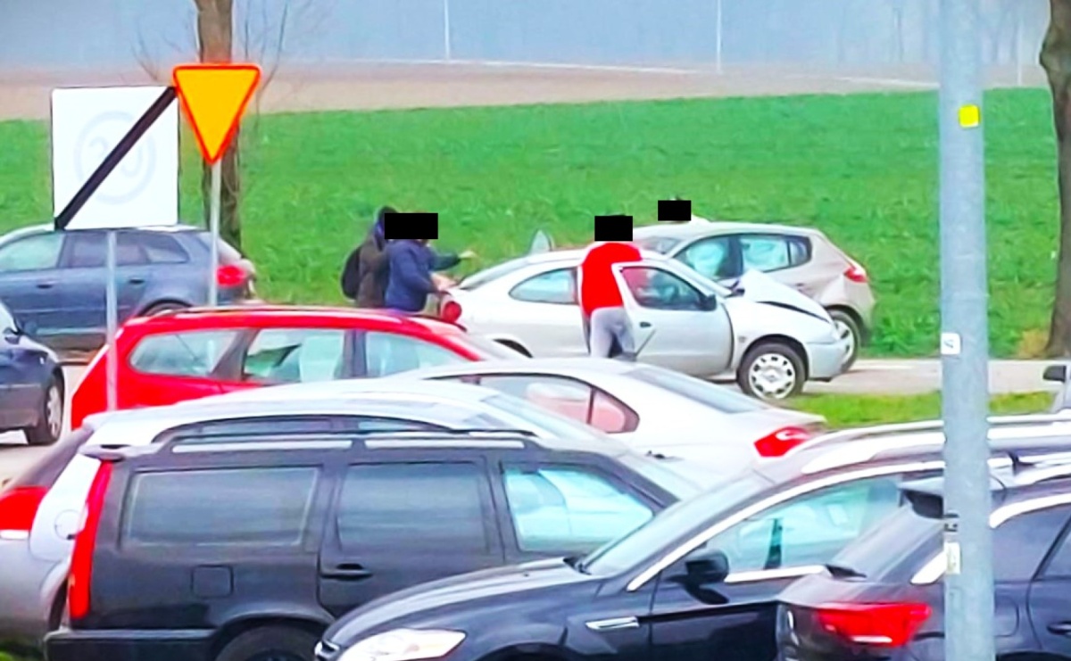 Dwa renault zderzyły się w Kornicach - Serwis informacyjny z Raciborza - naszraciborz.pl