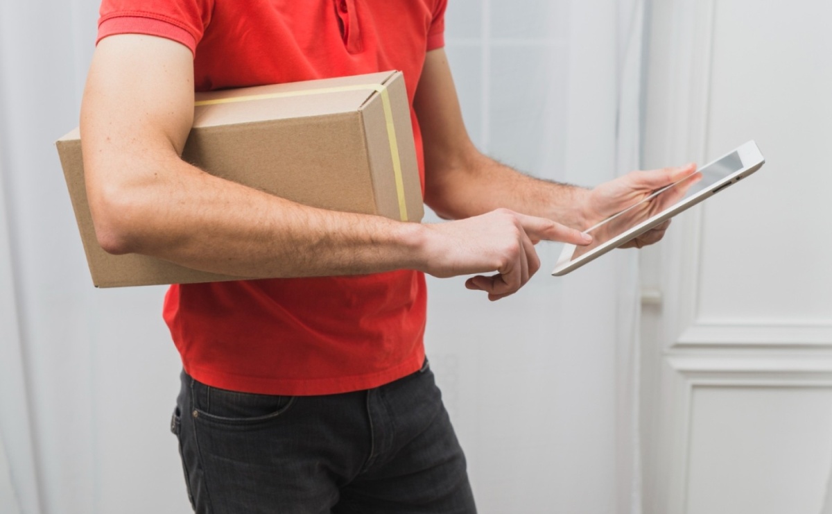 Najszybszy kurier ekspresowy – zobacz, ile zapłacisz i kiedy paczka trafi do odbiorcy! - Serwis informacyjny z Raciborza - naszraciborz.pl