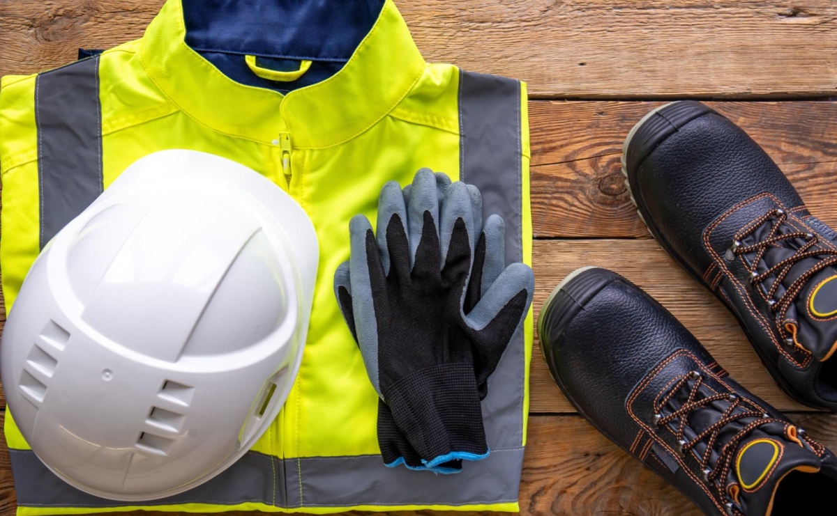 Odzież BHP i jej ochronna rola - Serwis informacyjny z Raciborza - naszraciborz.pl