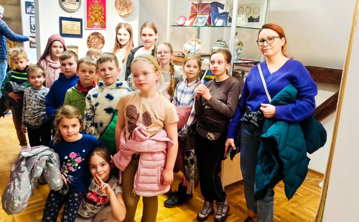 Mała Strzecha na warsztatach w siedzibie zespołu Śląsk - Serwis informacyjny z Raciborza - naszraciborz.pl