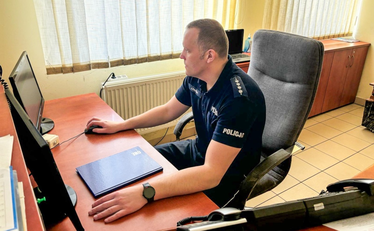 Opanowanie i rozmowa. Policjanci pomogli 72-latce - Serwis informacyjny z Raciborza - naszraciborz.pl