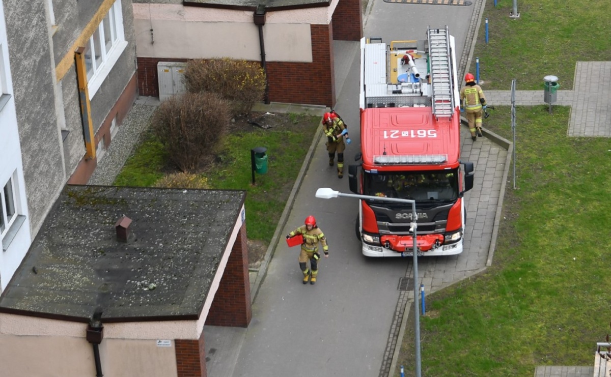 Akcja strażaków przy Katowickiej. Mężczyzna wymagał pomocy - Serwis informacyjny z Raciborza - naszraciborz.pl