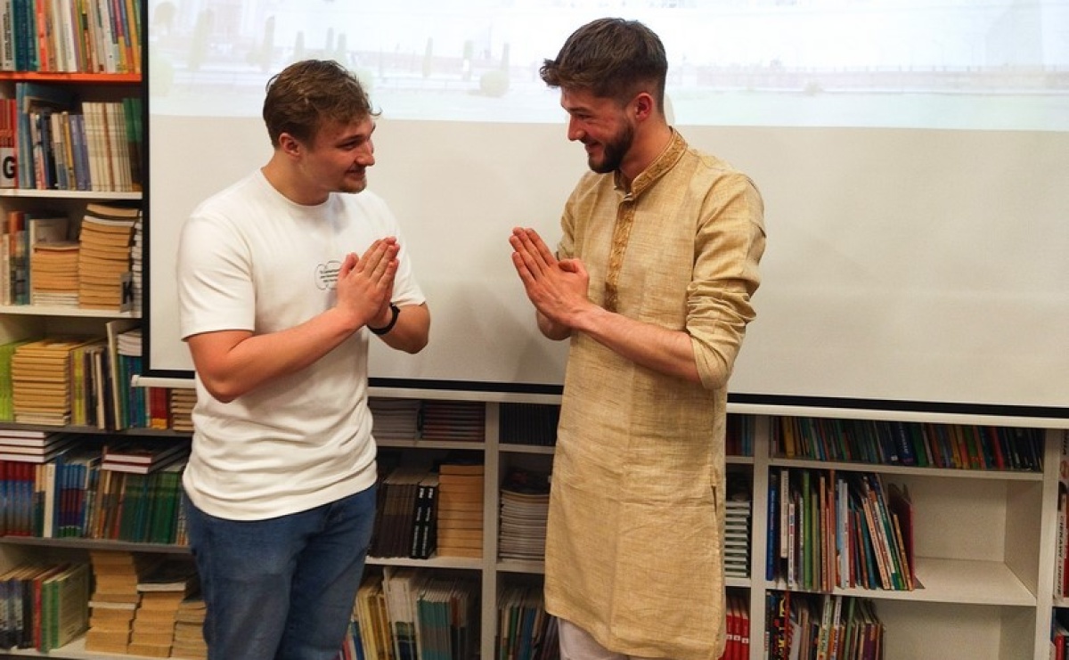 Inne Indie. Kolejna podróż biblioteki w Markowicach - Serwis informacyjny z Raciborza - naszraciborz.pl