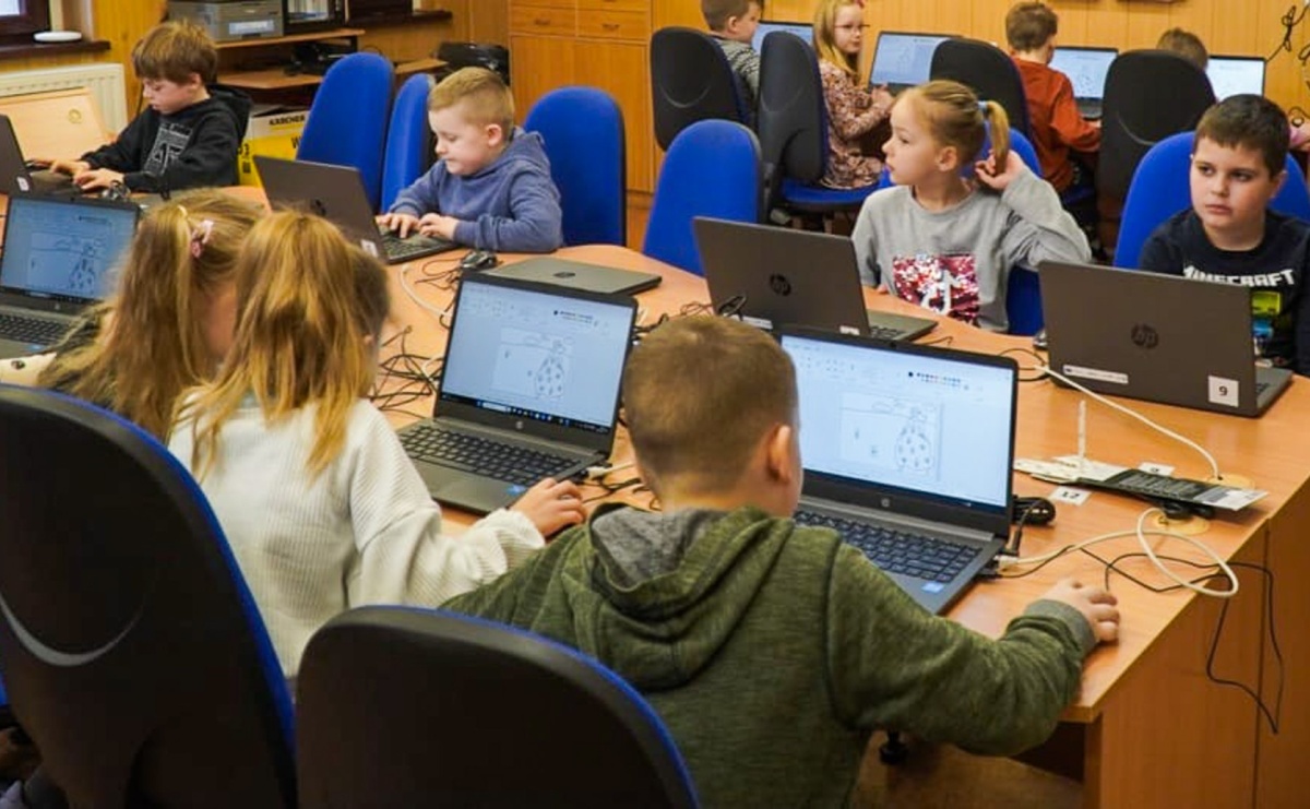 Brzezie ma mobilną pracownię komputerową - Serwis informacyjny z Raciborza - naszraciborz.pl