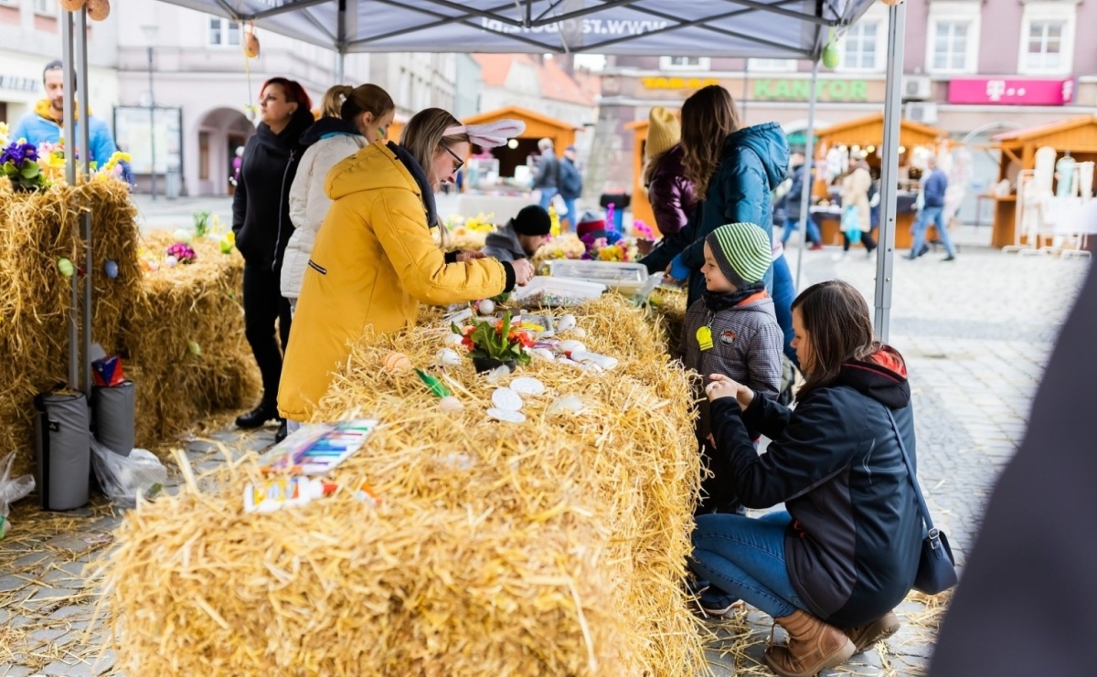 Warsztaty tworzenia ozdób podczas Jarmarku Wielkanocnego - Serwis informacyjny z Raciborza - naszraciborz.pl