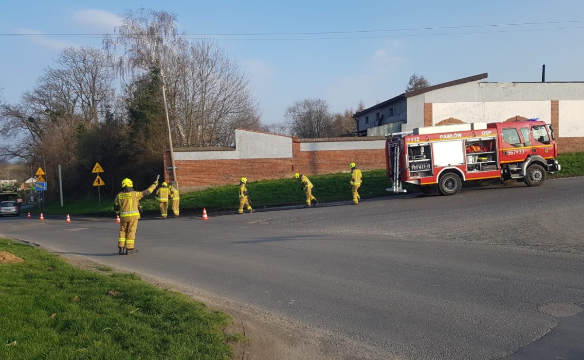 Substancja ropopochodna na jezdni w Pawłowie i Krzanowicach - Serwis informacyjny z Raciborza - naszraciborz.pl