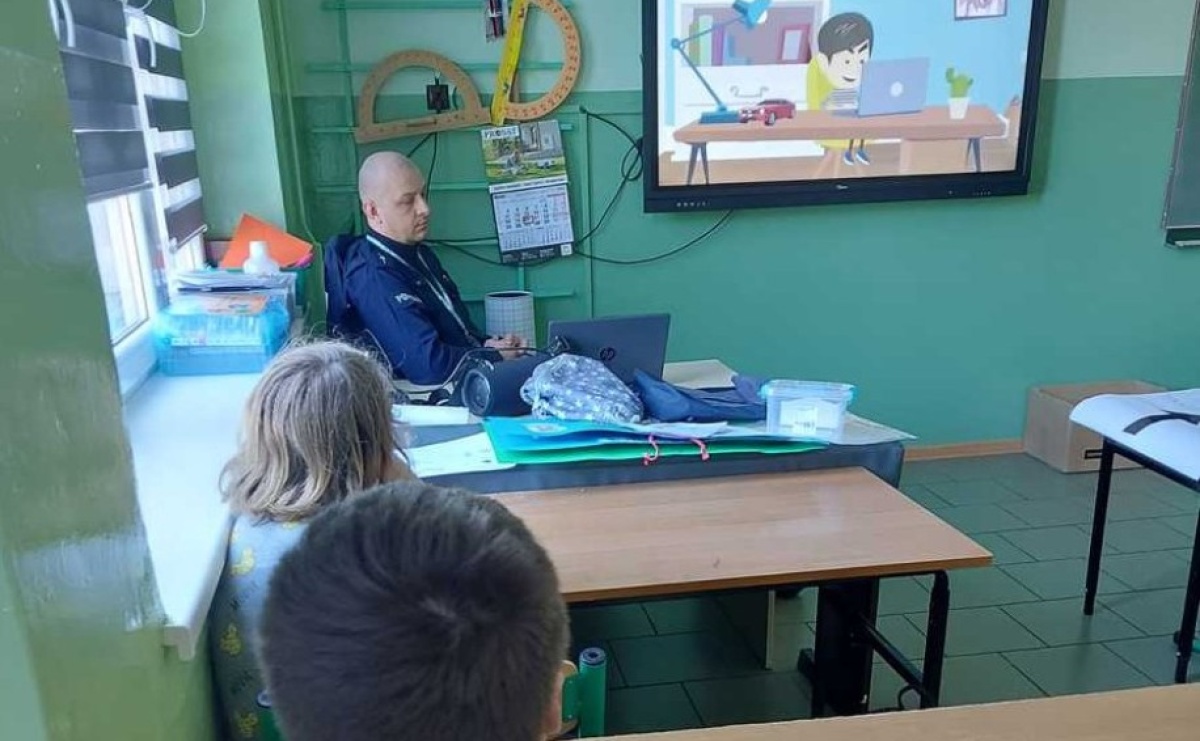 Odpowiedzialność prawna nieletnich. Policyjna pogadanka w Borucinie i Krzyżanowicach - Serwis informacyjny z Raciborza - naszraciborz.pl