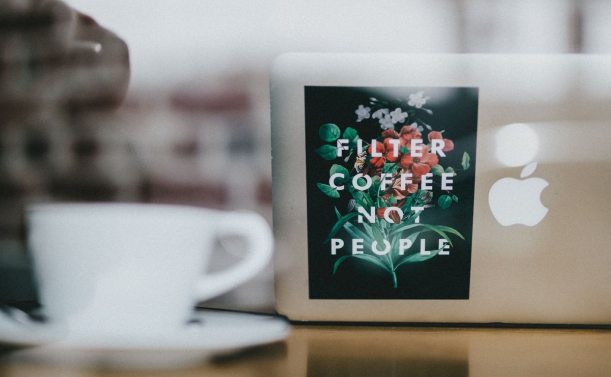 Kreatywne naklejki na każdą okazję: rodzaje, zastosowania i efektywność reklamowa - Serwis informacyjny z Raciborza - naszraciborz.pl