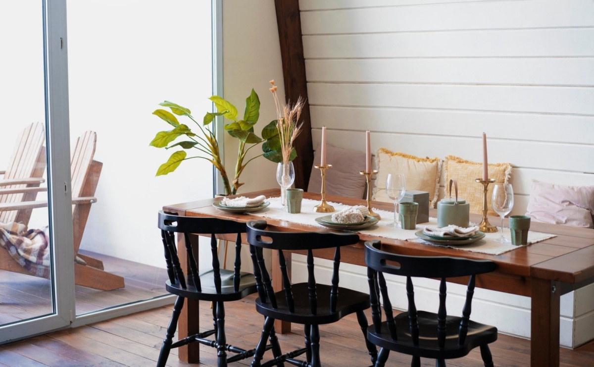 Wyjątkowe stoły dębowe - czym się wyróżniają? Sprawdzamy - Serwis informacyjny z Raciborza - naszraciborz.pl