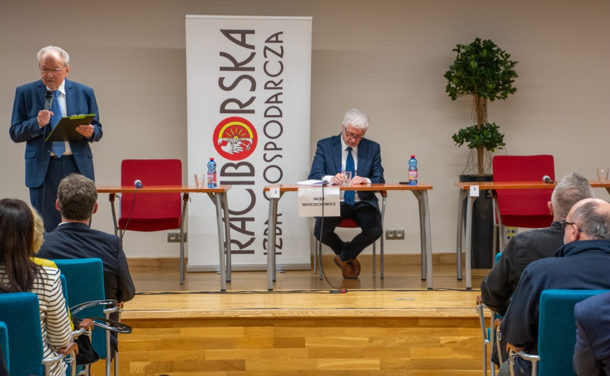 Tylko Jacek Wojciechowicz stawił się na spotkanie z kandydatami organizowane przez RIG - Serwis informacyjny z Raciborza - naszraciborz.pl