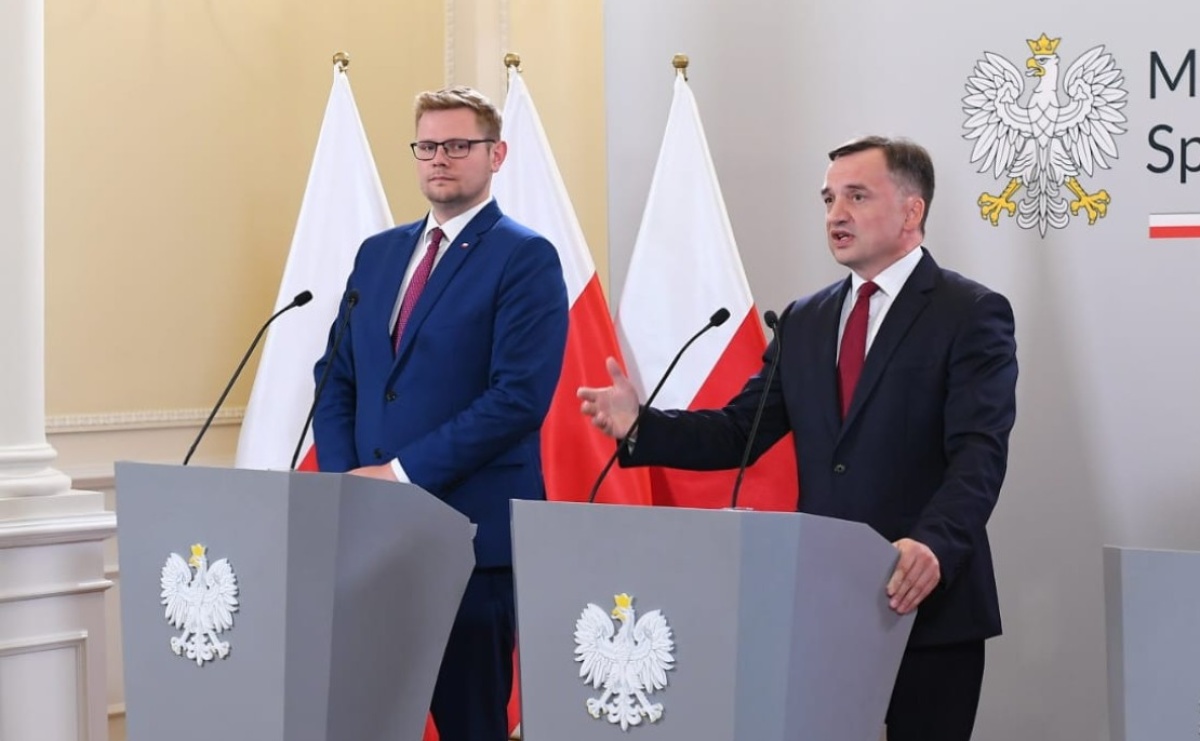 Służby w domach polityków Suwerennej Polski, w tym posła Michała Wosia - Serwis informacyjny z Raciborza - naszraciborz.pl