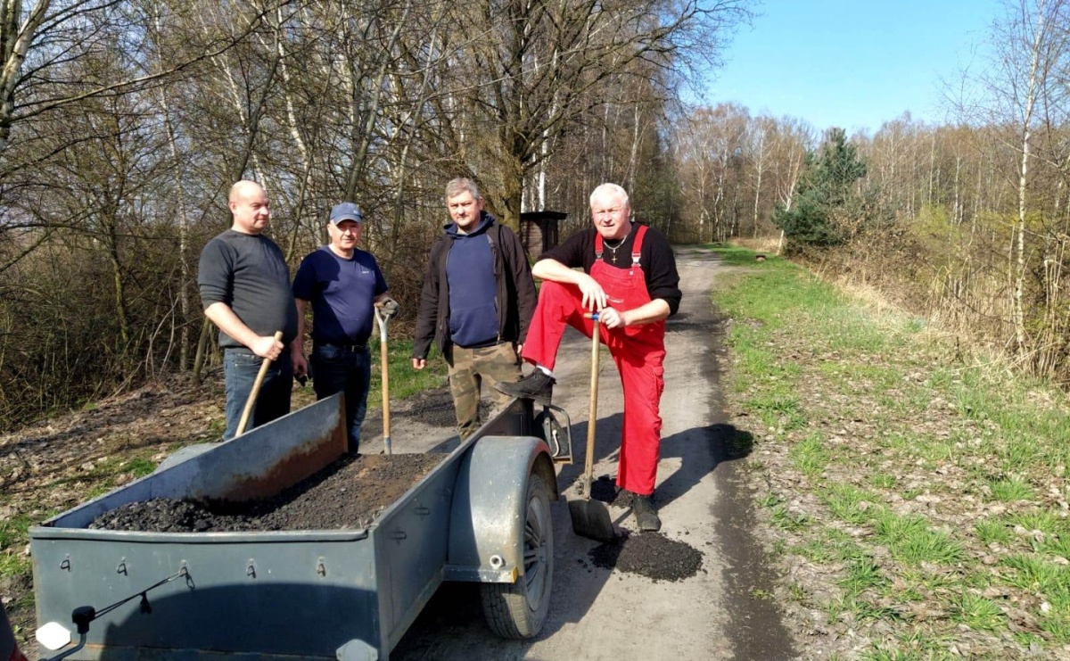 Wędkarze wzięli się za wiosenne porządki na Babiczoku - Serwis informacyjny z Raciborza - naszraciborz.pl