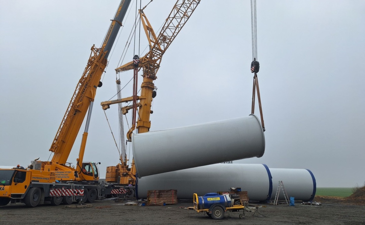 Transport farmy wiatrowej Racibórz zakończony. Do czerwca potrwa montaż wiatraków - Serwis informacyjny z Raciborza - naszraciborz.pl