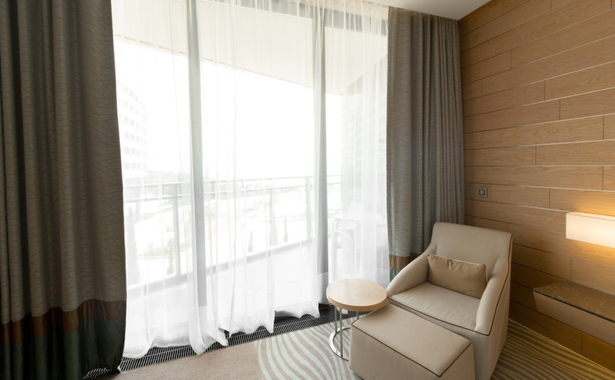 Najpiękniejsze firany do salonu – jakie wybrać? Podpowiadamy - Serwis informacyjny z Raciborza - naszraciborz.pl