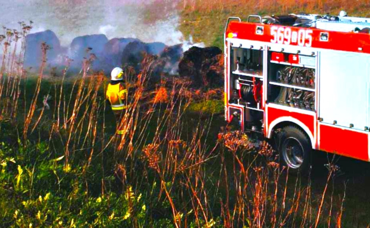 Dwanaście balotów siana poszło z dymem w Turzu - Serwis informacyjny z Raciborza - naszraciborz.pl
