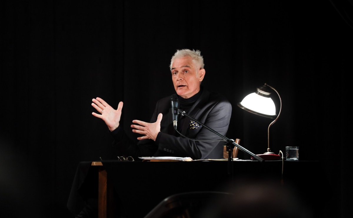 Poetycka uczta Dariusza Jakubowskiego na deskach Strzechy - Serwis informacyjny z Raciborza - naszraciborz.pl