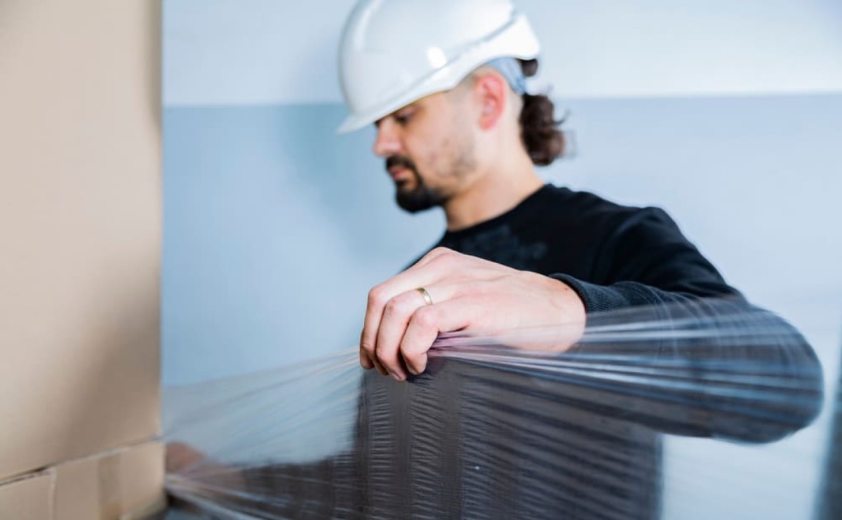 Owijanie paczek i palet folią stretch – jak robić to szybko i efektywnie? - Serwis informacyjny z Raciborza - naszraciborz.pl