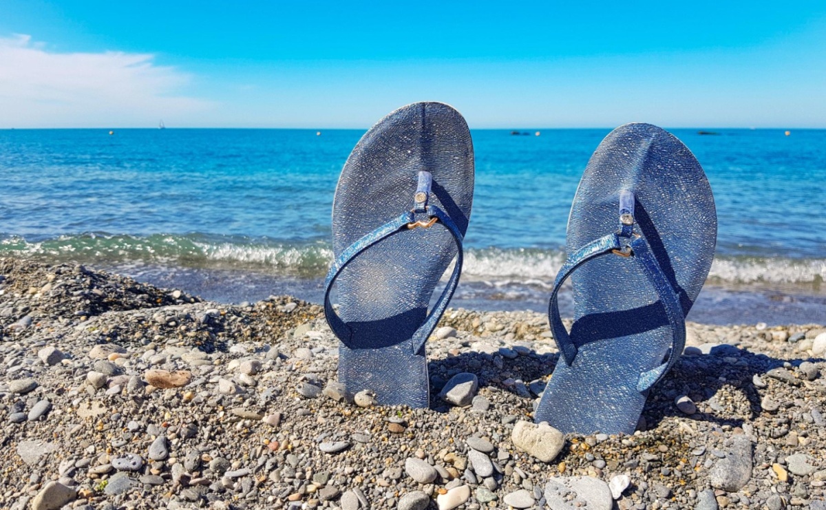 Lato w mieście – najlepsze klapki i sandały na upalne dni - Serwis informacyjny z Raciborza - naszraciborz.pl