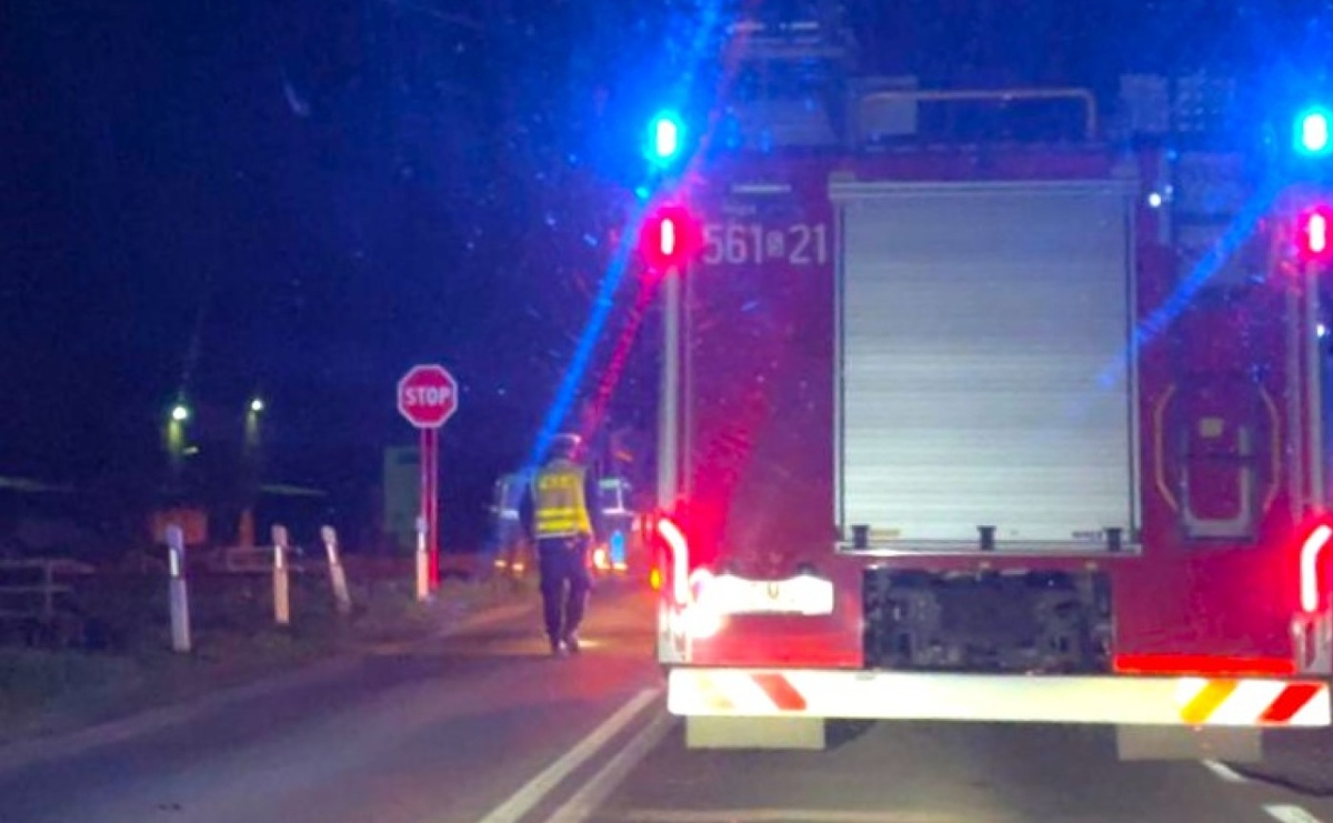 Odczepiony wagon zablokował przejazd kolejowy w Samborowicach - Serwis informacyjny z Raciborza - naszraciborz.pl