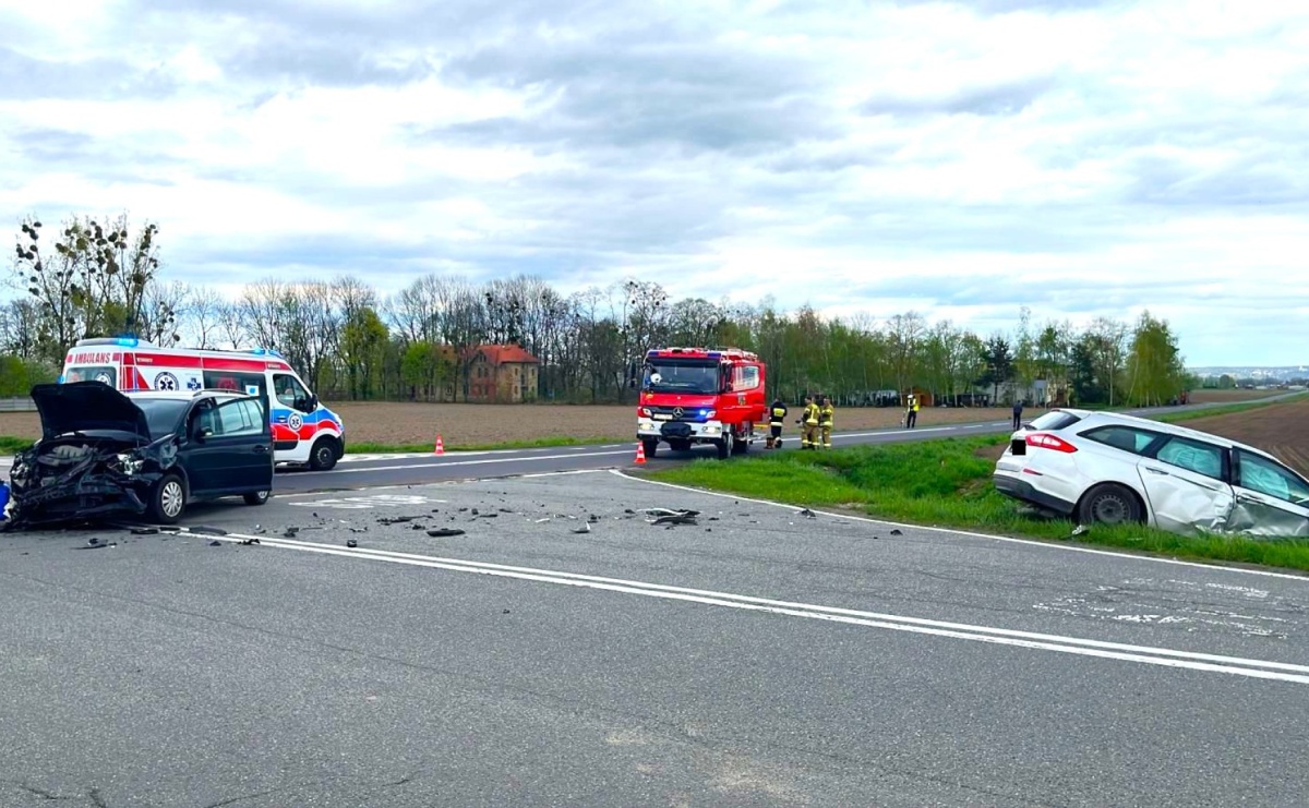 Kolizja na Wydalu. Sprawca wylądował w rowie [FOTO] - Serwis informacyjny z Raciborza - naszraciborz.pl