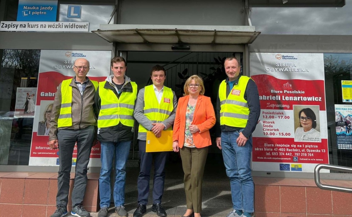 Protestujący rolnicy przyszli do biura posłanki Lenartowicz - Serwis informacyjny z Raciborza - naszraciborz.pl